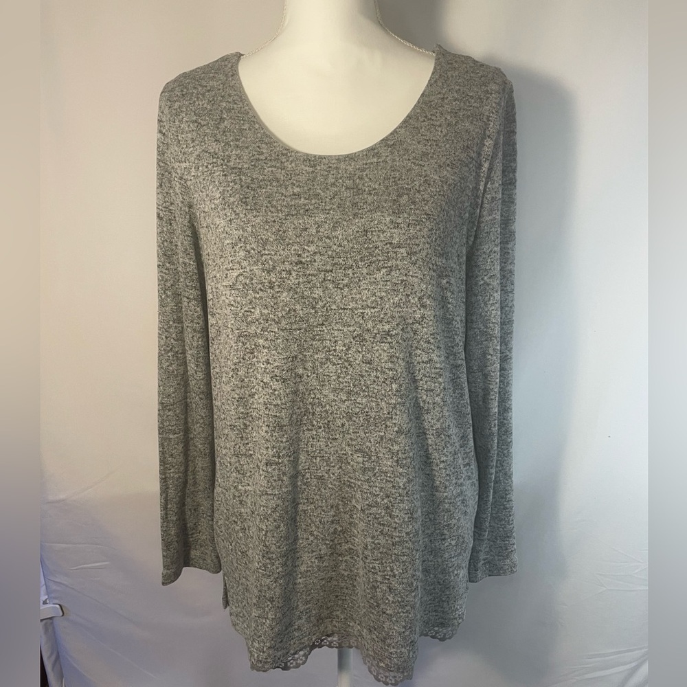 Tribal Gray Long Sleeve lightweight sweater size medium